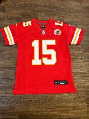 Nike NFL Red Jersey Kansas City Chiefs Patrick Mahomes #15 Size Youth Small